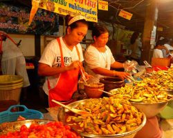 Đến Phuket xem lễ hội ăn chay rùng rợn